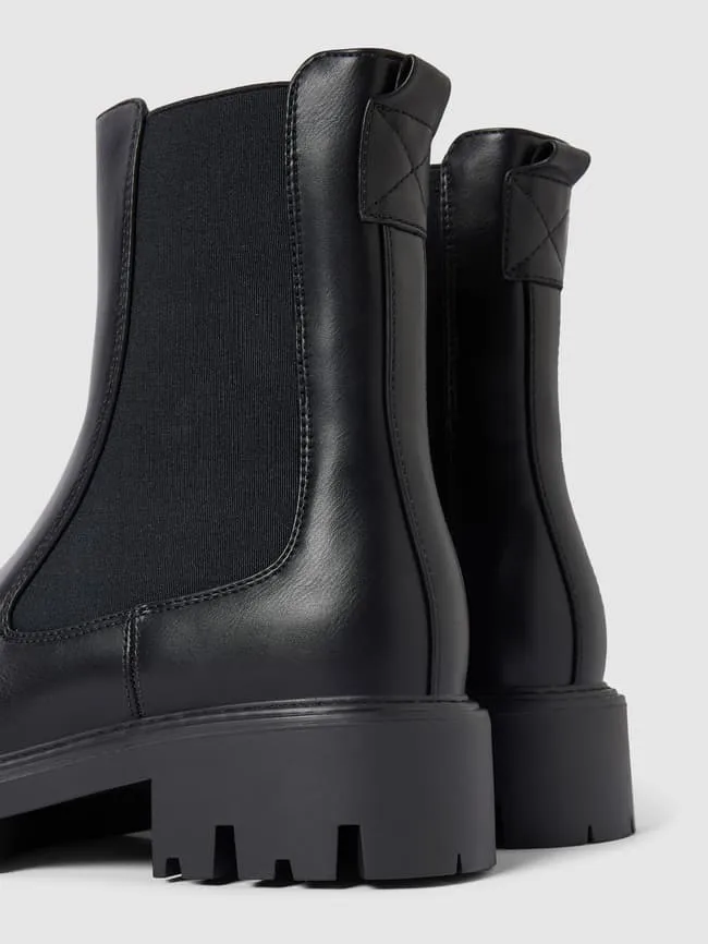 Boots with elastic inserts model "BETTY" Only, black